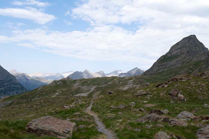 Le pic de Sauvegarde à droite - vous pouvez voir le sentier qui mène au sommet